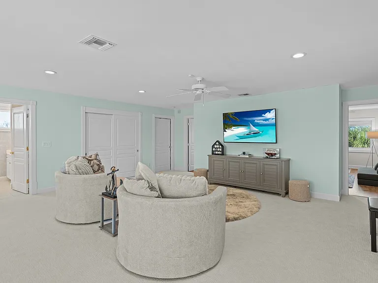 660 Anchor Dr — Photo 35