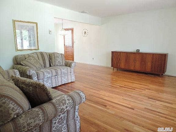 2nd image of 10 Clifford Dr