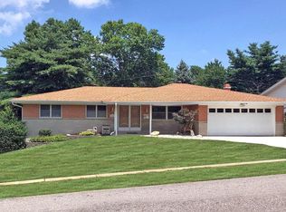 1601 Saint Anthony Ln, Florissant, MO 63033