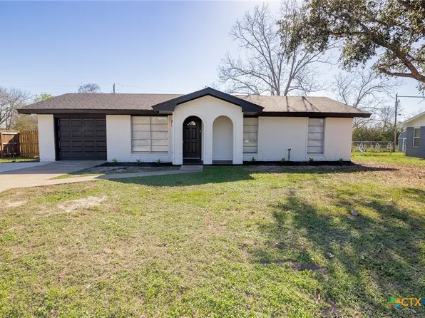 135 Cherie Brook Dr, Goliad, TX 77963