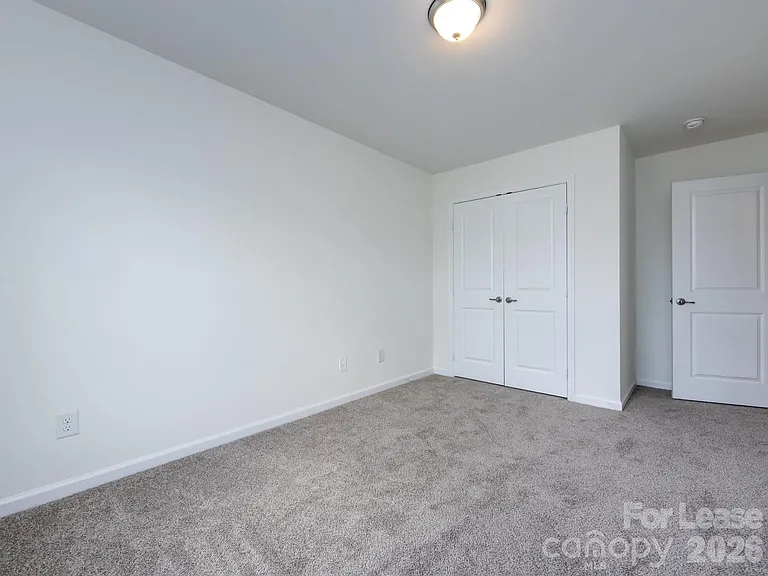 2436 Silverthorn Dr — Photo 31