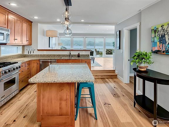 5th image of 11262 Riviera Place NE