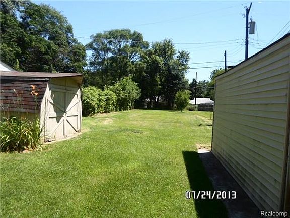 3rd image of 9004 Hartel St