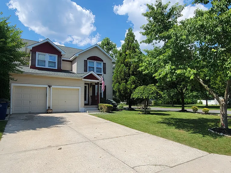 107 Windsor Ct — Photo 1