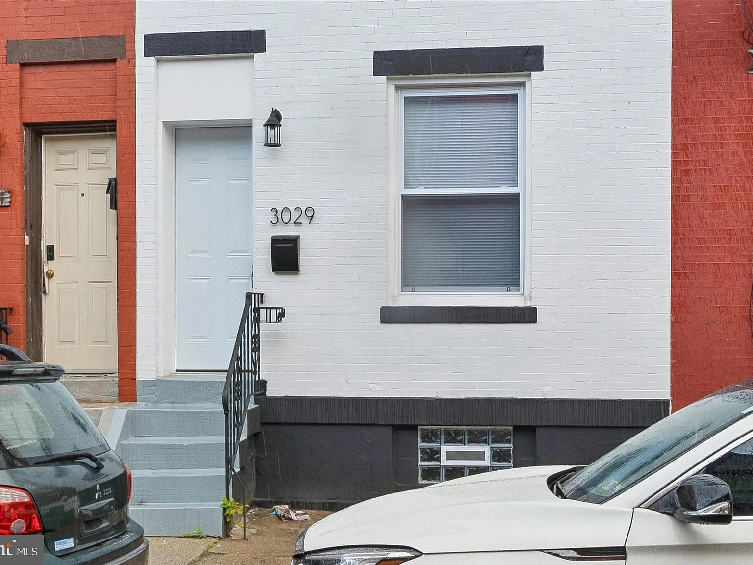 3 bed, 1.0 bath, 966 sqft, $1,350 — Photo 2