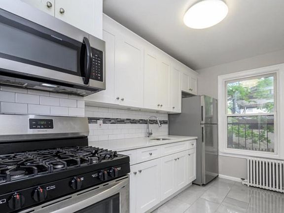 4th image of 140 W Englewood