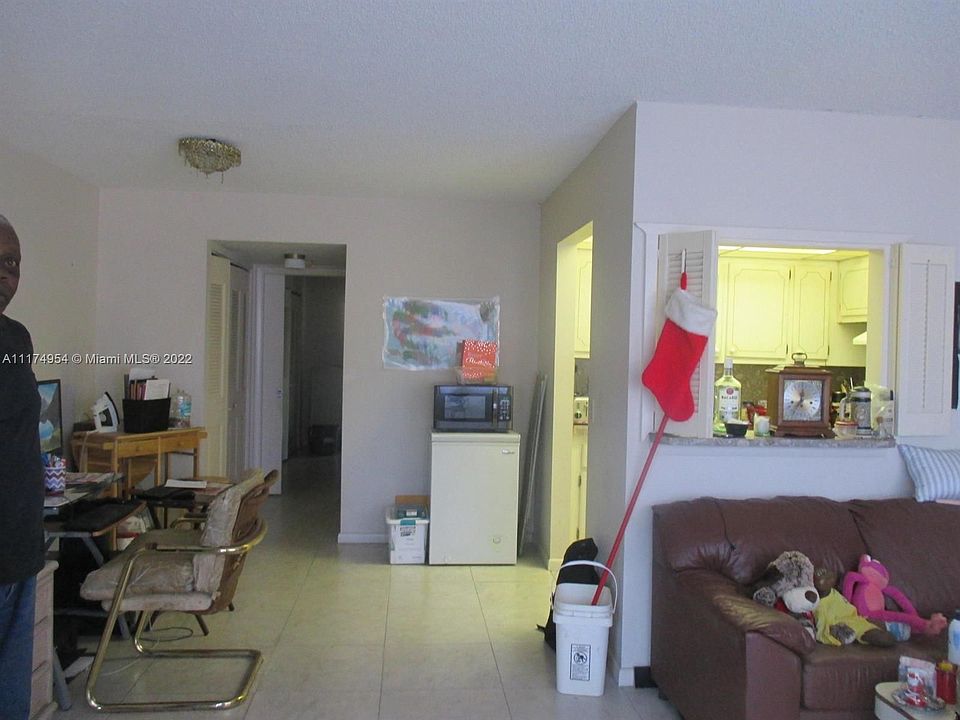 2nd image of 18 Hastings E #B