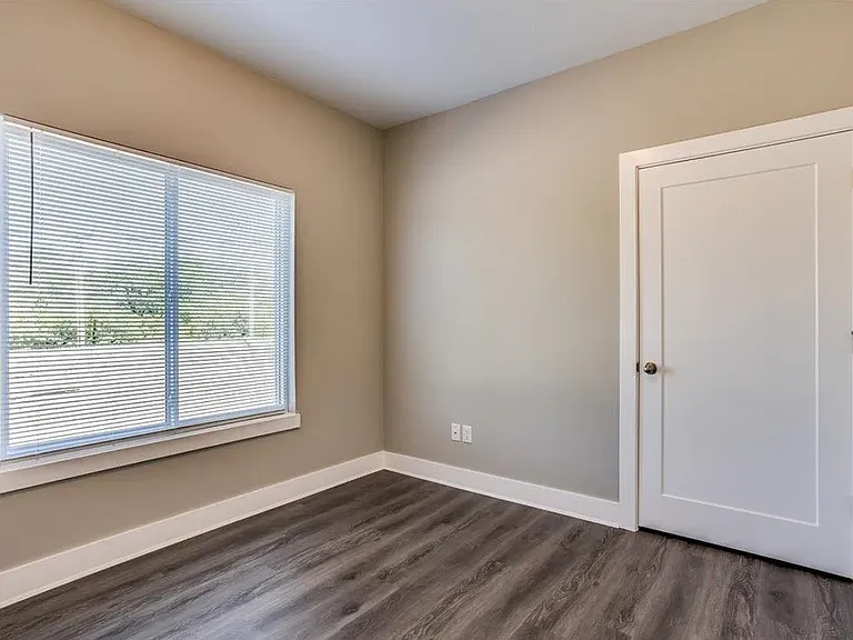 4948 N Vassar Ave — Photo 6