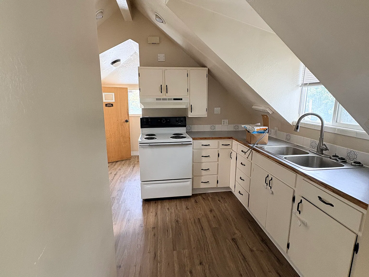 2 bed, $1,300 — Photo 3