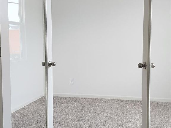 3rd image of 7828 W 105th Pl