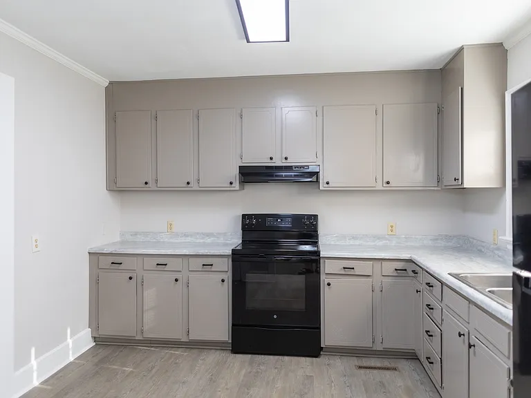 122 Jefferson St — Photo 3