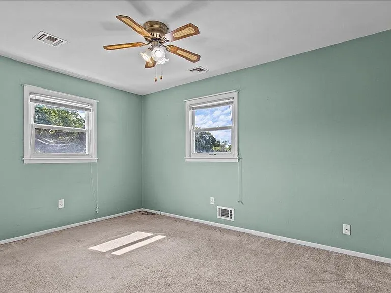 811 Harvey Rd — Photo 10