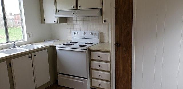 2nd image of 311 W Putman St