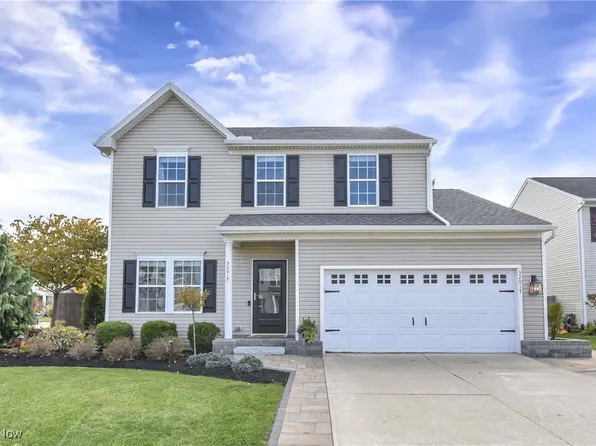 32017 Cottonwood Crst, North Ridgeville, OH 44039