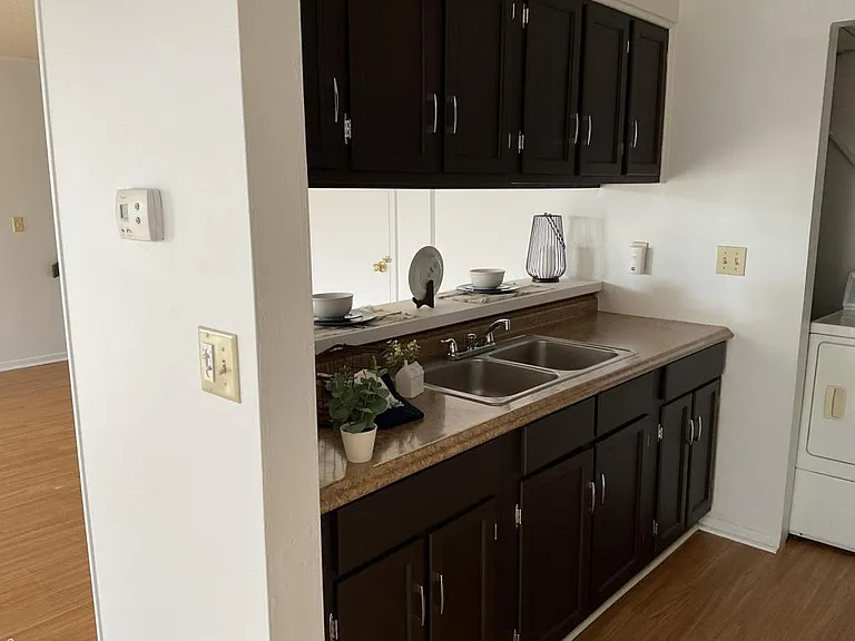930 Briar Mnr — Photo 7