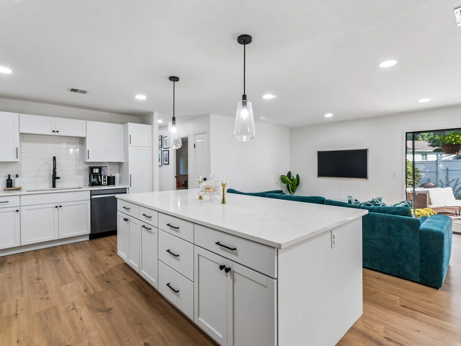 3 bed, 1740 sqft, $3,300 — Photo 2
