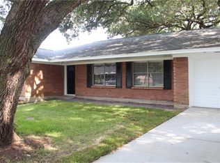 907 Lindenwood Dr, Baytown, TX 77520