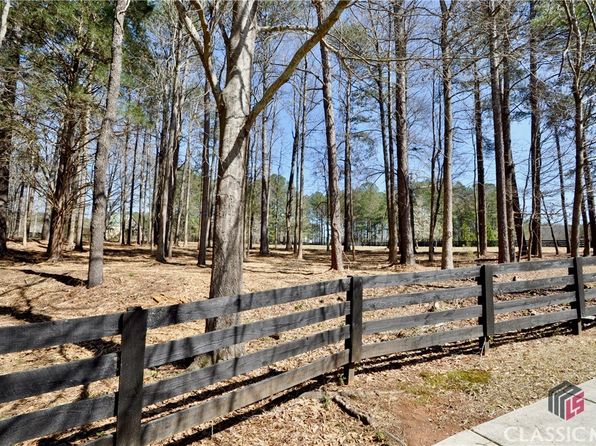 1070 Lexington Ct, Bishop, GA 30621