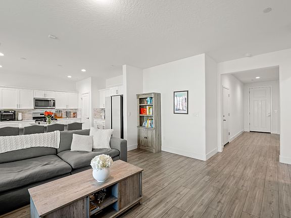 4th image of 551 S Talus Way