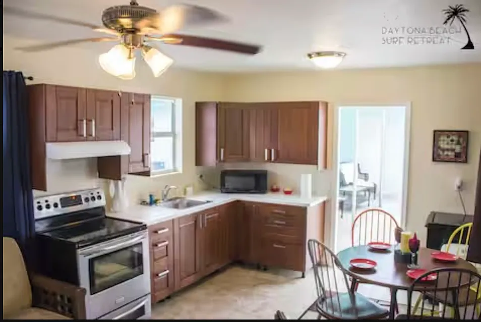 Studio, 500 sqft, $995 — Photo 3
