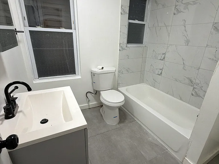 345 Howe Ave #2 — Photo 2
