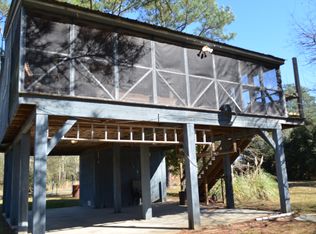 10073 River Dr, Bay St Louis, MS 39520