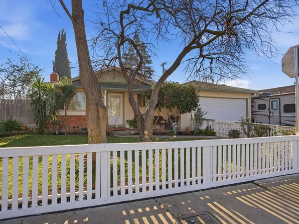 1087 E A St, Oakdale, CA 95361
