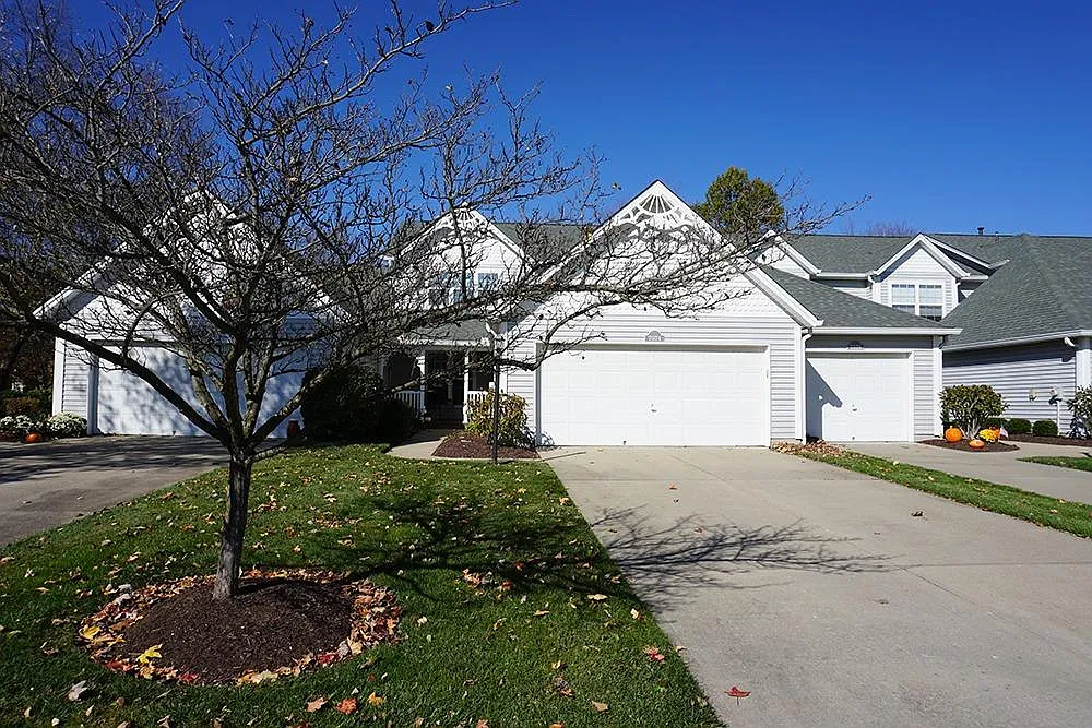 7574 Lake Pointe photo 1