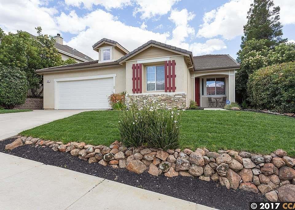 2nd image of 217 W Country Club Dr