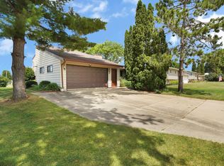 409 S 5th Ave, New Hampton, IA 50659
