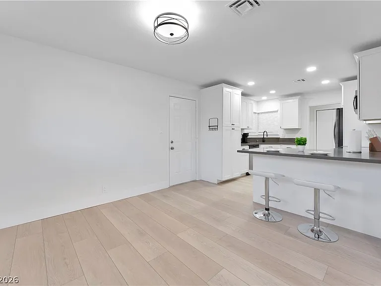 105 Marigold Ln — Photo 9
