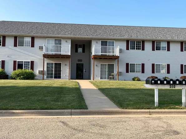 360 Sunset Rd APT 7, Columbus, WI 53925