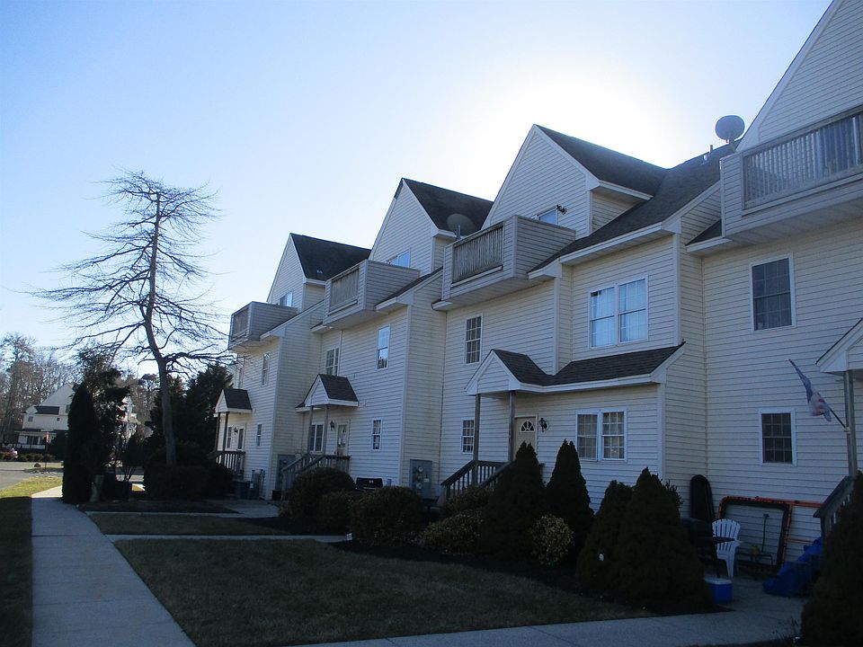 2nd image of 104 Duchess Ct