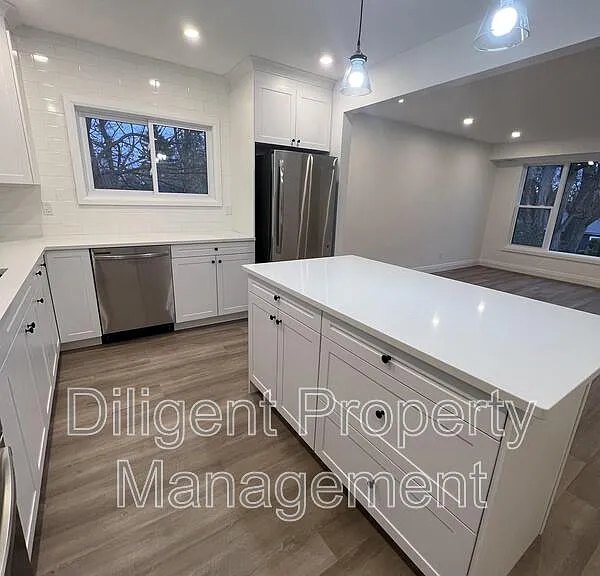 438 Bellevue St #UPPER — Photo 15