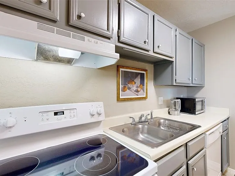 1901 Holleman Dr W #412 — Photo 12