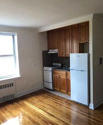 4th image of 9 Murdock Ct APT 6F