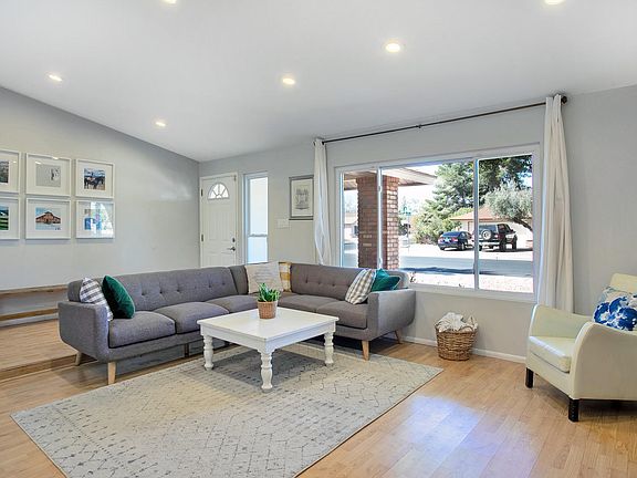 4th image of 1305 N Parsell
