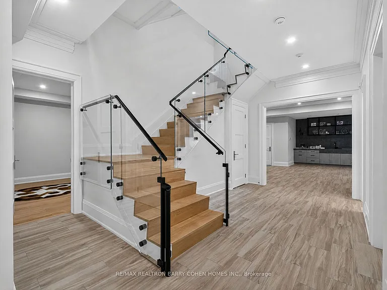 201 Hillhurst Blvd — Photo 36