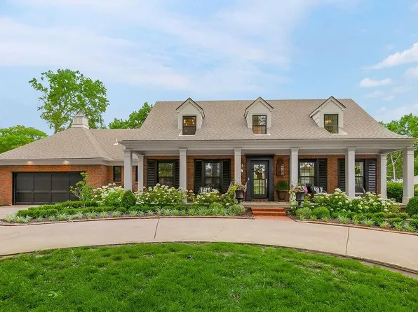 907 W 113th Ter, Kansas City, MO 64114