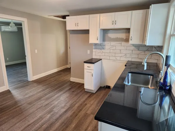 37 White St, Chicopee, MA 01013