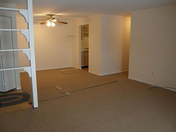 4th image of 561 Somerset Ln #8