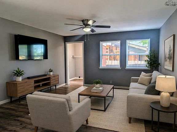 5th image of 4663 Mistletoe Dr