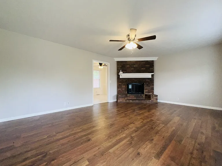 108 Ryan Dr — Photo 2