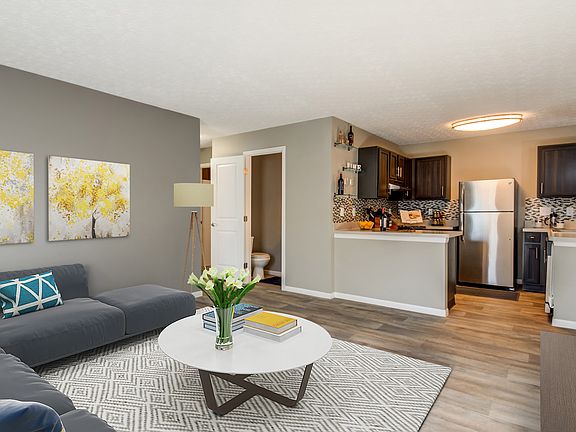 Estates At Brentwood Lake Living Room