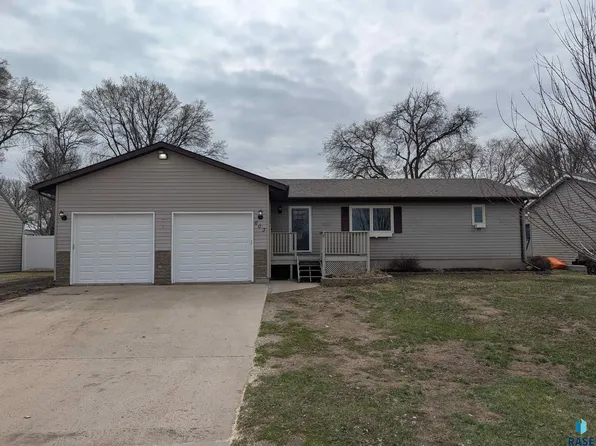 603 W 3rd St, Dell Rapids, SD 57022