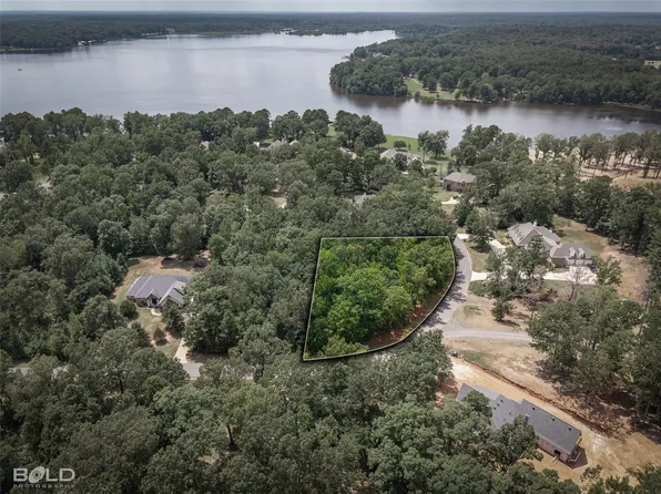 140 Oak Leaf Trl, Benton, LA 71006
