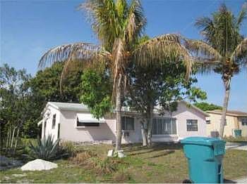 2nd image of 2133 NE 3rd Ct