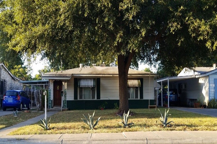 1st image of 215 Carmen Pl