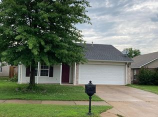 105 W Fairlane Pl, Sapulpa, OK 74066