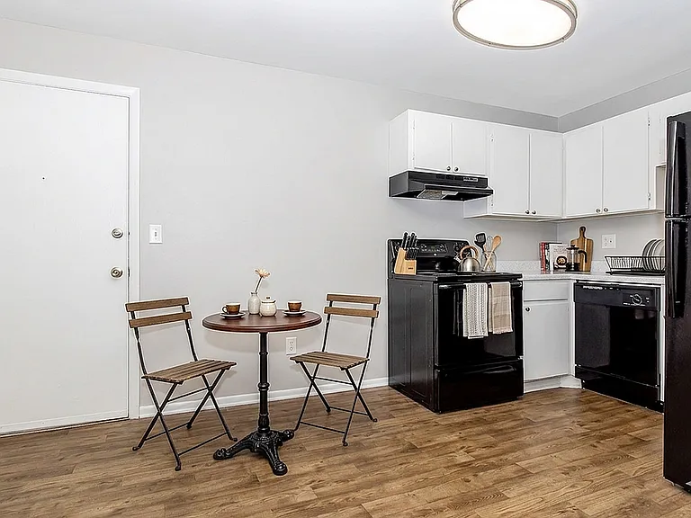 Pikes - kitchen